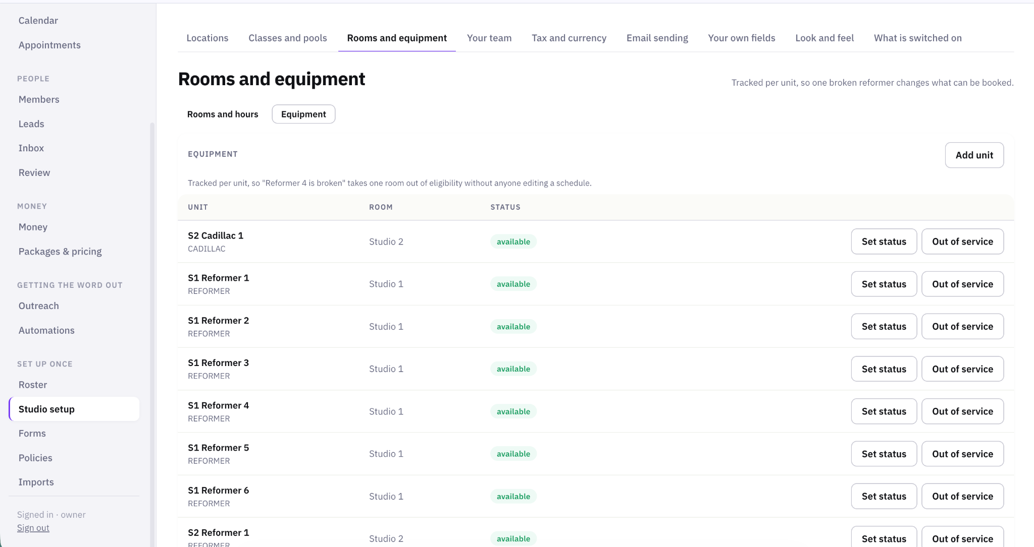 Rooms and equipment tracker showing all reformers with availability status